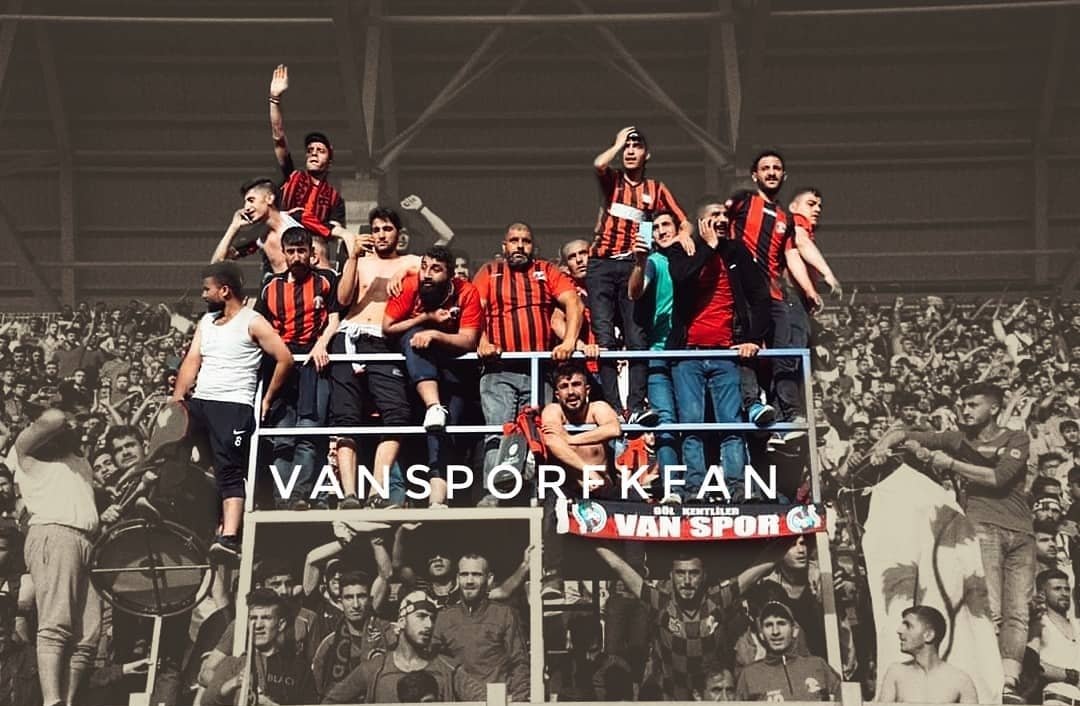 Taraftarın aşkı 🖤♥️
#Vansporasahipcık