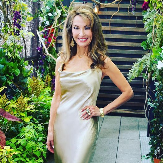 Alex__Soldier's tweet photo. Susan Lucci sparkles in Alex Soldier's mesmerizing jewels❤️ 
Editorial by @wingmanmagazine 🐌
Story &amp; Styling by: @andrewcristipeterpandrew🌟 
#alexsoldier is #leonardodavinciofjewelry #susanlucci #madeinnyc #editorial #celebrityjewelry #redcarpetjewelry https://t.co/7kdAEwwn6Z