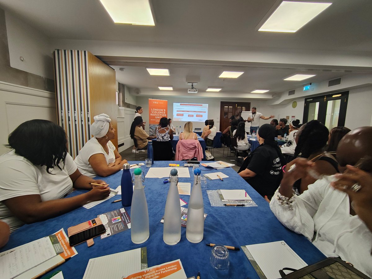 Zi_Bishop's tweet photo. Connecting young thinkers alongside Professionals for the 1st #VRULetsTalk rethinking education for care experienced children & marginalised YP. We explored new ways of supporting our future leaders. #EducationForAll #fosteringsaveslives @thesafetybox_uk @LDN_VRU @fosteringnet https://t.co/lyV7IwGmhj