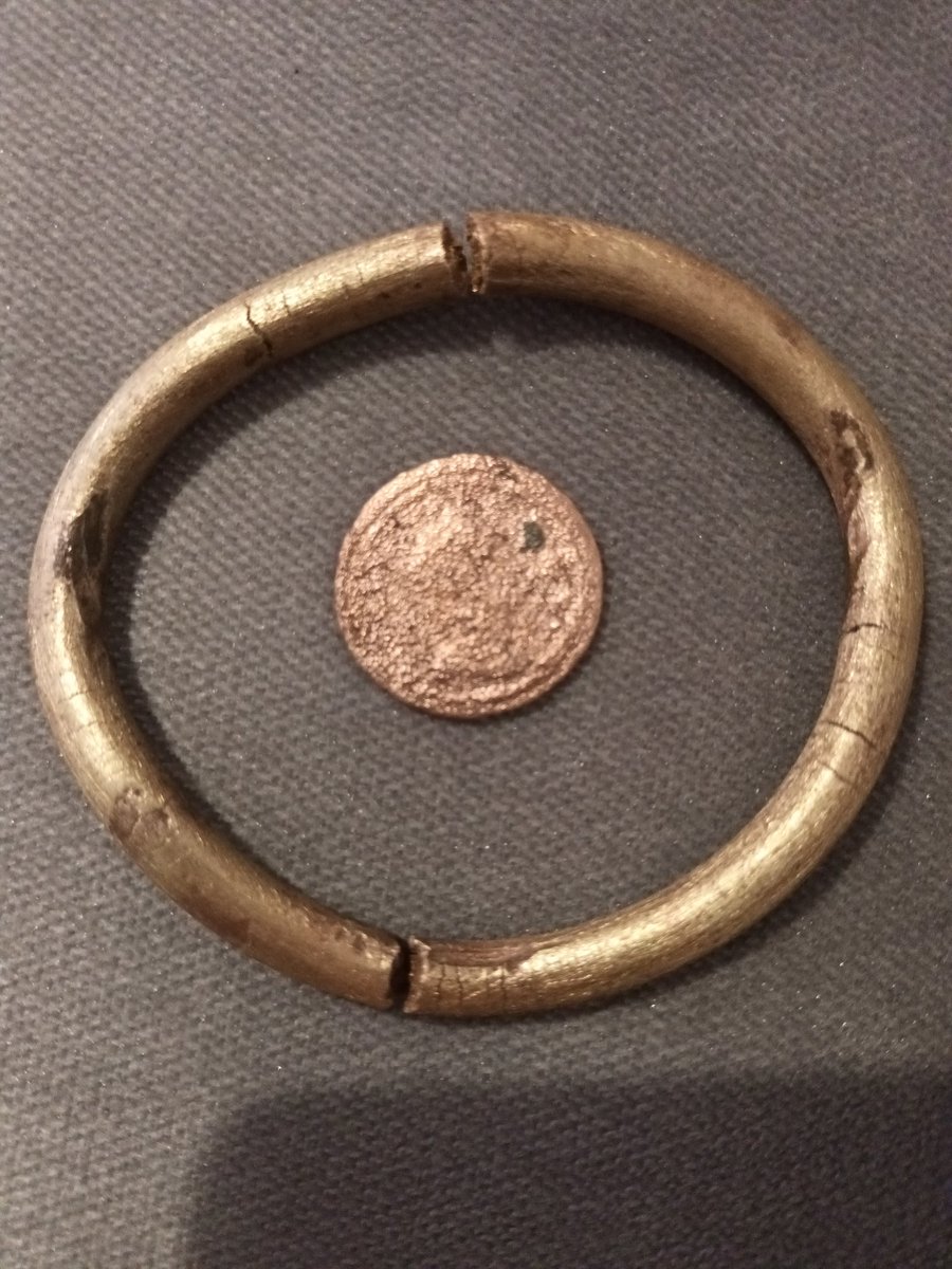 FamilyDigs's tweet photo. Today's finds bangle not gold  possible George 1 coin #TREASURE #History #historyhunter #metals #Coins #jewellery https://t.co/Qim7fnrHcT
