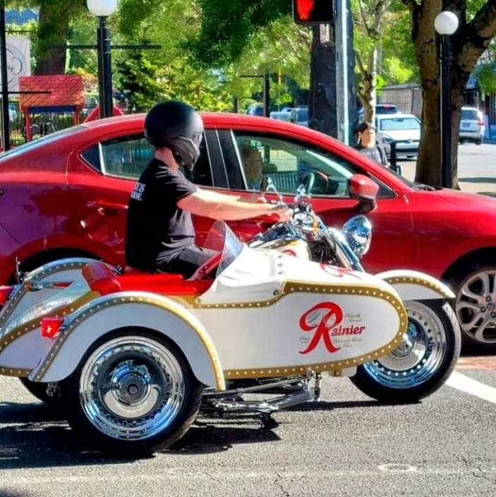 Happy summer!  Cruise on in to Bar of the Gods anytime for an ice cold <a href="/Rainier_Beer/">Rainier Beer & Mtn. Fresh Gin</a> or a reasonably priced BOG specialty cocktail!

Happy Hour is in effect from 3 to 6 every day with $1 off appetizers and well drinks.🍗🍺 

#portland #oregon #pdx #ripcity #rctid ⚘️