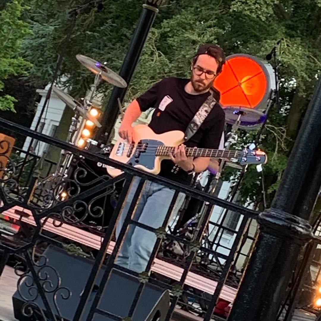 Onezeroff_'s tweet image. ⚡️RETOUR EN IMAGES⚡️

C’était il y a 1 mois ! Merci à tous d’être venu et d’avoir participé avec nous à ce #concert de la #fetedelamusique ! 😎

Au fait, vous pouvez retrouver notre #interview d’après concert juste ici 👉 urlz.fr/iNjo 

#onezero