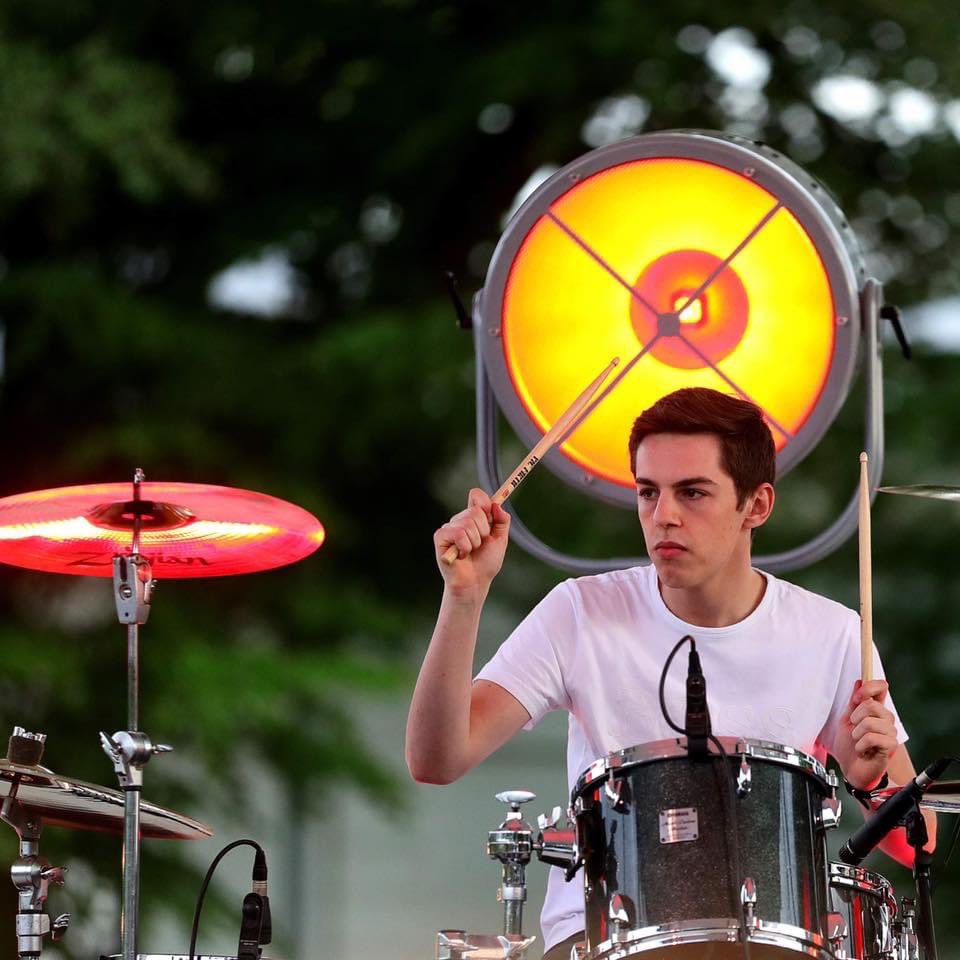 Onezeroff_'s tweet image. ⚡️RETOUR EN IMAGES⚡️

C’était il y a 1 mois ! Merci à tous d’être venu et d’avoir participé avec nous à ce #concert de la #fetedelamusique ! 😎

Au fait, vous pouvez retrouver notre #interview d’après concert juste ici 👉 urlz.fr/iNjo 

#onezero