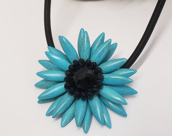 LauraCharbonnea's tweet photo. AMAZING Turquoise Stone Flower https://t.co/EEl7Ql5QA6 via @EtsySocial #selfcare #etsygifts #TurquoiseFlower #TurquoiseStone https://t.co/ov4PQkQvte