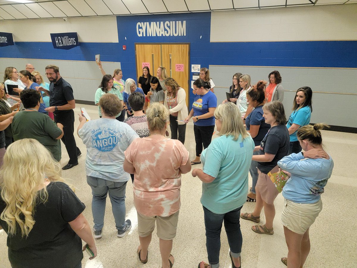 Teacher's at HBW participated in an afternoon of PBLs with <a href="/BenLBruce/">Ben Bruce</a> @trenadyf <a href="/sumnerstem/">@SumnerSTEM @SumnerSTEAM</a> <a href="/bluedevilstoo/">HB Williams</a> @co_sumner