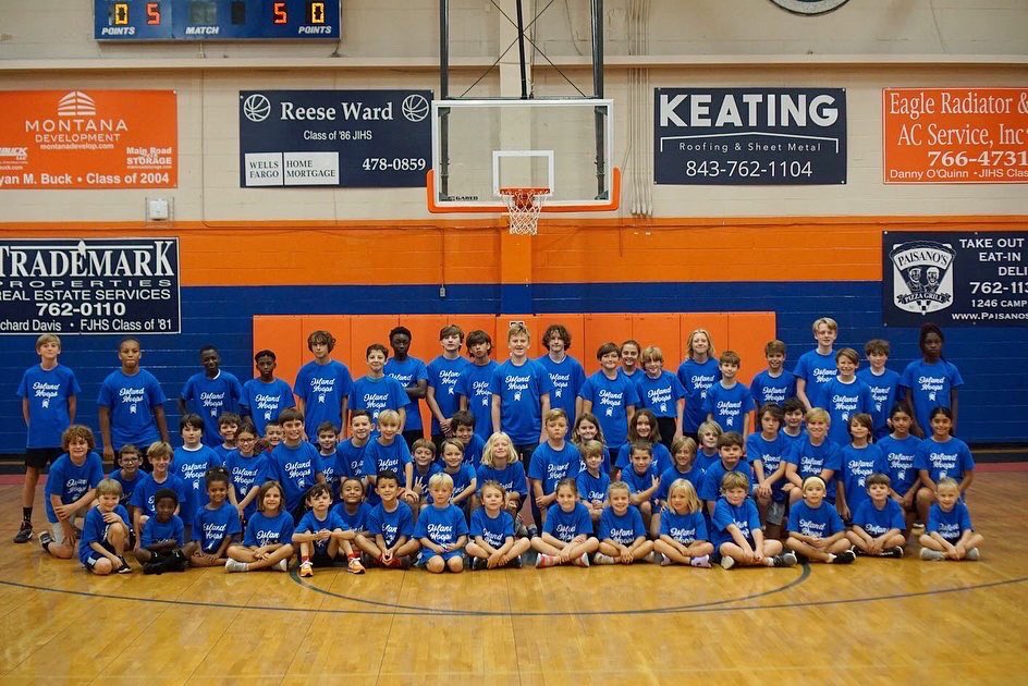 Brady_schuck's tweet image. Lots of pictures to choose from but a successful week of kids 🏀 camp on The Island!

Thank you for supporting  IslandHoops 💙🧡