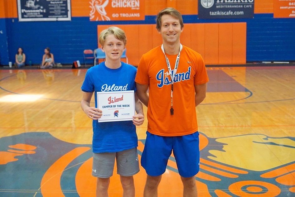 Brady_schuck's tweet image. Lots of pictures to choose from but a successful week of kids 🏀 camp on The Island!

Thank you for supporting  IslandHoops 💙🧡