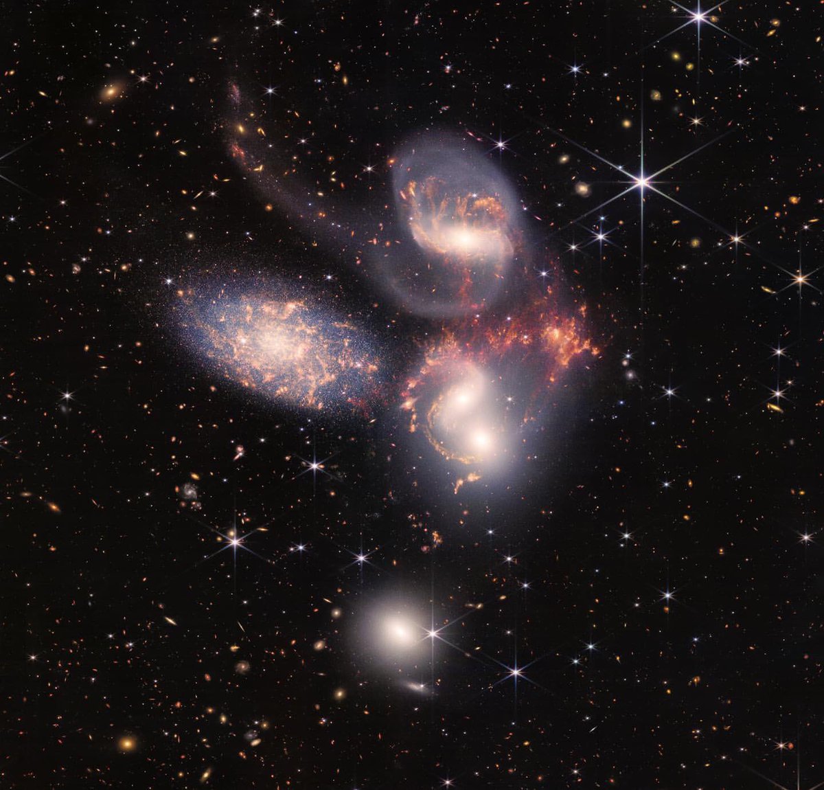 5Pedia's tweet photo. James Webb’s first full color photo and clarified images from JWST #5pedia #post87 @5pedia Are you guys interested in learning about Stars, Galaxies, Black holes, Comets etc... 
Link in bio, subscribe if you find it valuable.
#JWST #astronomy #earth #nasa #nebula #astronomer https://t.co/eZtZiU4NTu