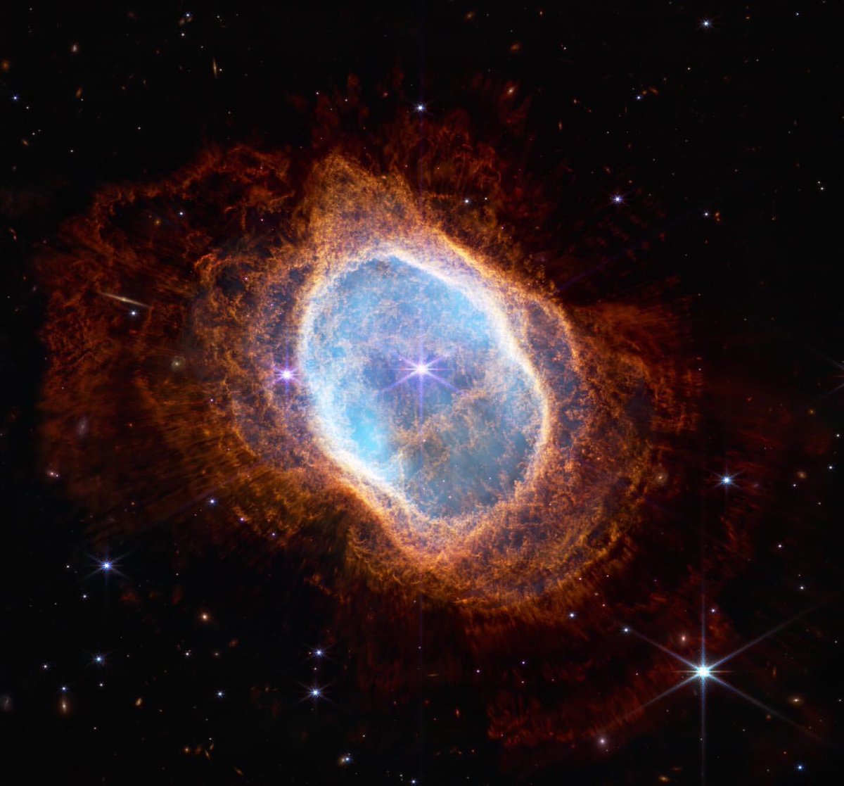5Pedia's tweet photo. James Webb’s first full color photo and clarified images from JWST #5pedia #post87 @5pedia Are you guys interested in learning about Stars, Galaxies, Black holes, Comets etc... 
Link in bio, subscribe if you find it valuable.
#JWST #astronomy #earth #nasa #nebula #astronomer https://t.co/eZtZiU4NTu