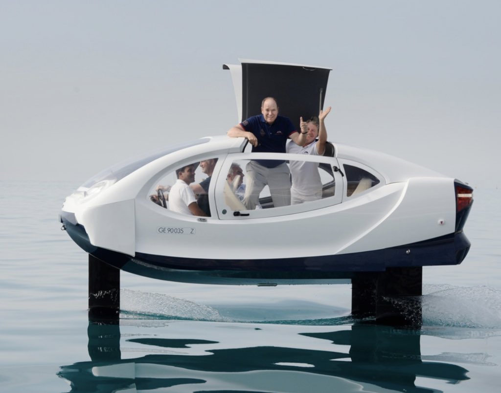 Alain_Thebault's tweet photo. S.A.S le Prince Albert ll de Monaco m’avait fait l’honneur de venir, comme Bernard d’Alessandri, piloter mon iconique &amp; désormais vieux Bubble prototype, ultra stable grâce au FlyByWire✈️ Je me réjouis de revenir de Suisse🇨🇭cet automne au Salon @YachtingCannes 🇫🇷 puis à Monaco 🇲🇨 https://t.co/uiPX4meoqW