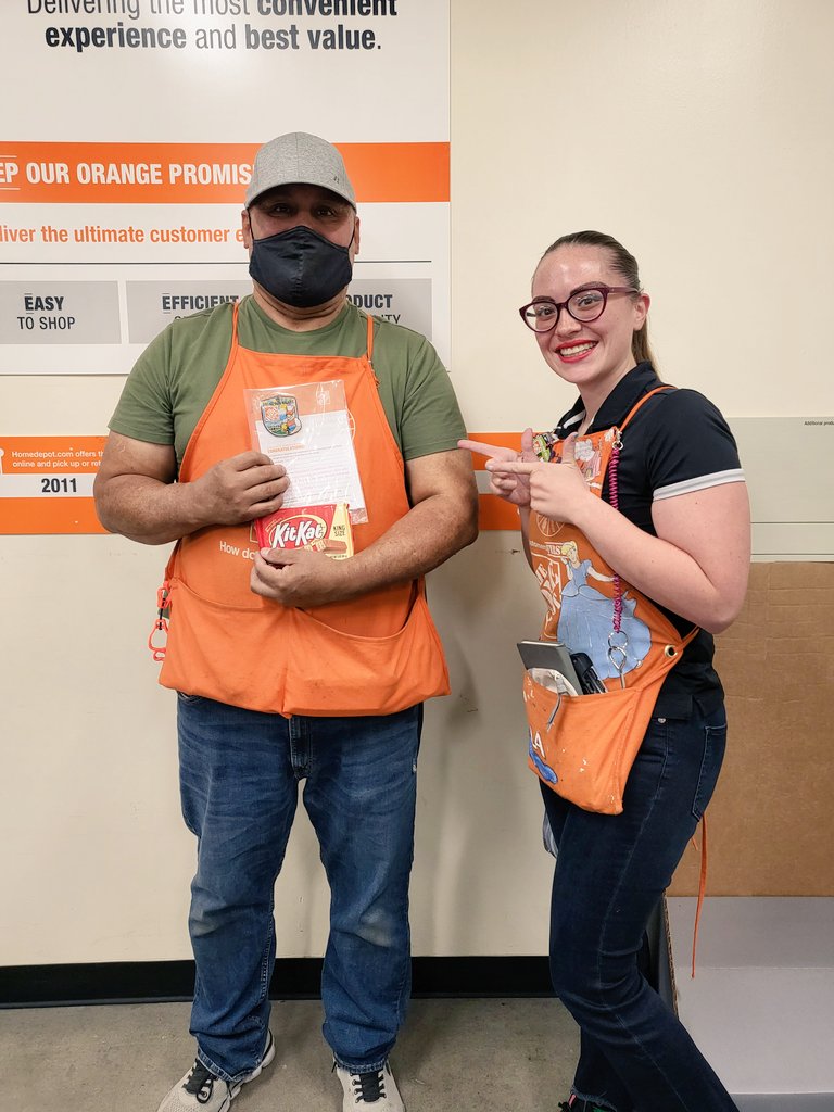 Celebrating 🍾 Mr David for his amazing customer service 👏 and his never ending will to help. Thank you sir. 😊 
#livingtheorangelife