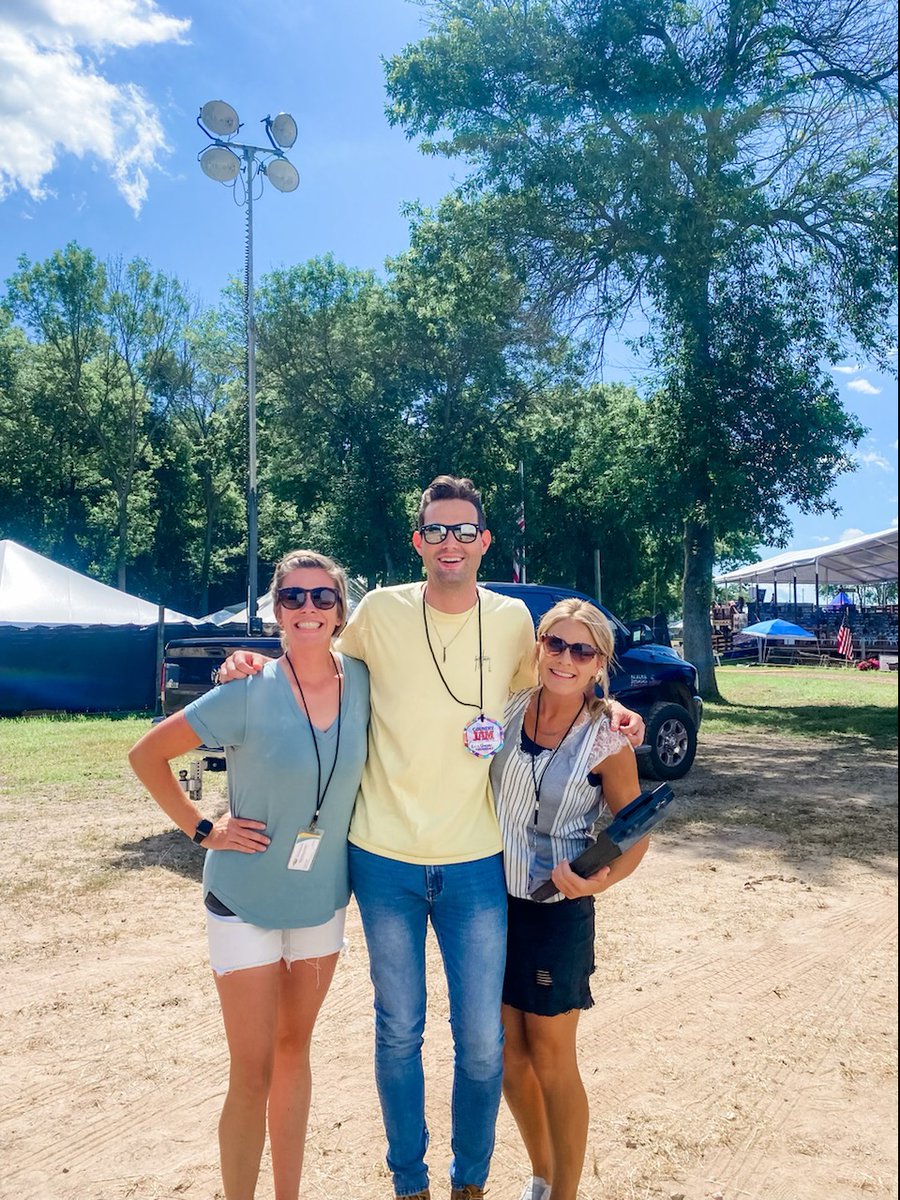 echealthdept's tweet photo. Food trucks, restaurants, and festivals, oh my! Our food inspectors help you stay safer by working with our local food vendors, even at @CountryJam! Thanks to Jen and Alyssa, you can count on a safer experience while you’re taking in awesome music🎵, like Eric Chesser. https://t.co/N2wgrfUesH