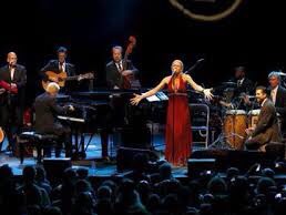 fneirad's tweet photo. Me produce especial emoción reencontrarme hoy en #NochesDelBotánico con #PinkMartini, la orquesta que mejor transmite la felicidad a través de la música y unos embajadores prodigiosos de la diversidad #LGTBI. Los conocí en Portland en 2013: adorables

https://t.co/2zEEa2uxAt https://t.co/kdNvLru7p6