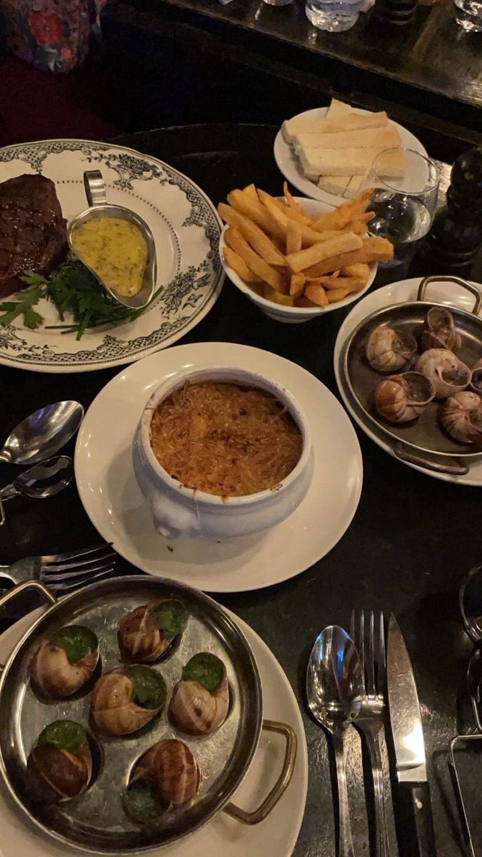 fi_f97's tweet photo. Have something to eat with mom.❤️❤️ https://t.co/DYyswBazNG