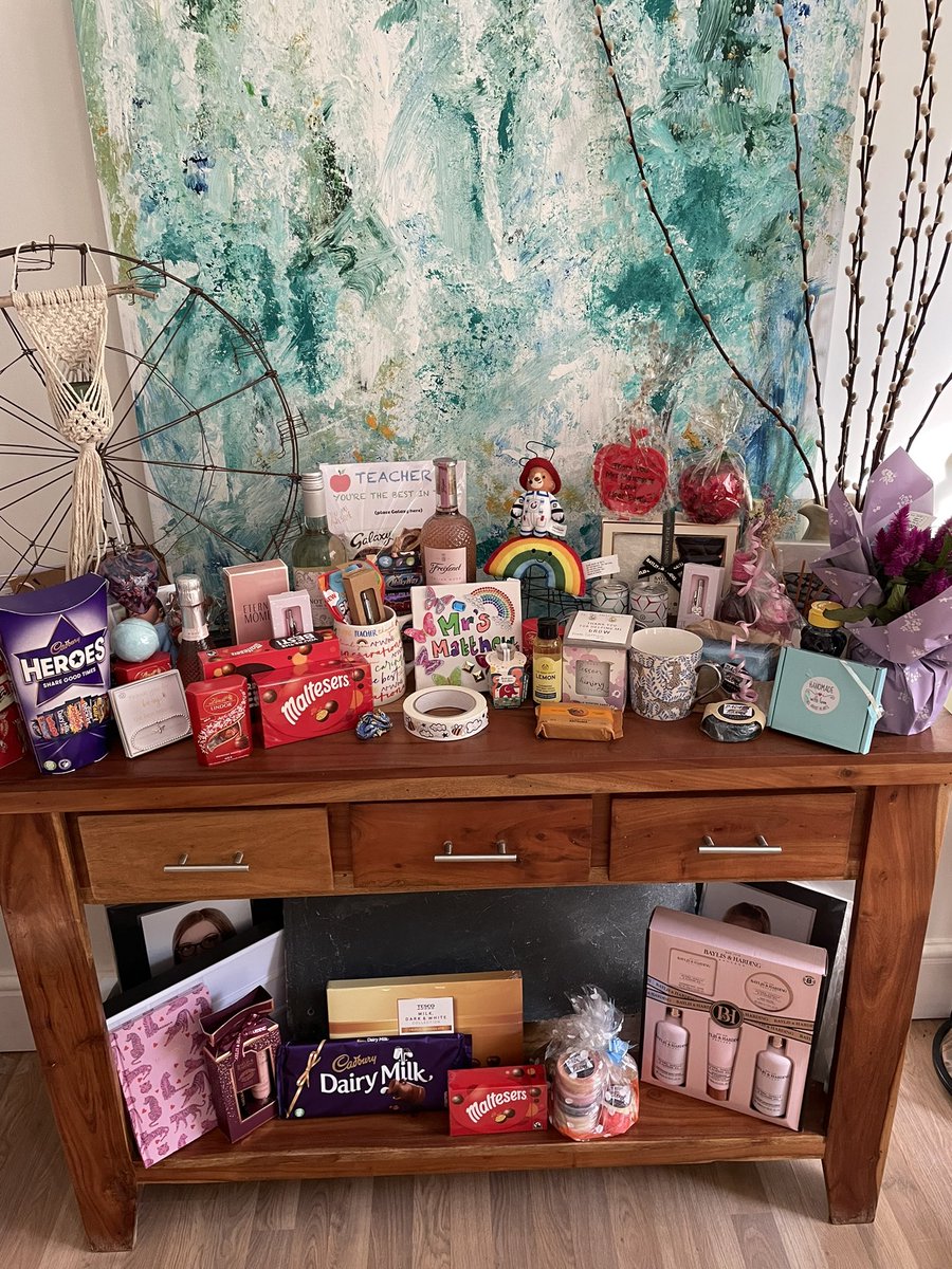 KT_Matthews's tweet photo. Wow! I just wanted to say the biggest thank you for my beautiful, thoughtful and very generous gifts. I have had THE BEST year in Barafundle with the most WONDERFUL children 😘@Carolin63261632 @cwmffrwdoer https://t.co/1mfq88IsfA
