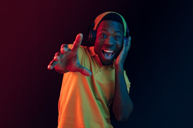 LuungRadio's tweet photo. #HOT 7@7 

#BEST_7_SONG_OF_THE_DAY
 @DjMariyoungfly2

07 Aroma ___ Check yo love
06 Omah lay ___ I'm a mess
05 Harry Styles ___ As it was
04 Gerry Easy ___ Kitii
03 Azawi ft Dj Neptune ___ Feeling
02 Afili __ Dr AEEZY
01 Fire Boy DML Ft Asake ___ Bandana https://t.co/JJkYyJrpCZ