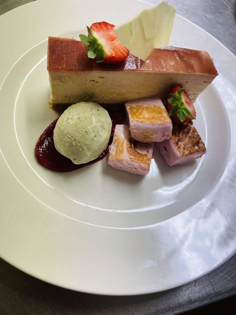 ChefDack's tweet photo. Norfolk strawberry and clotted cream cheese cake, raspberry marshmallow and mint ice cream #cheflife #foodphotography https://t.co/fj6BpJNt0S