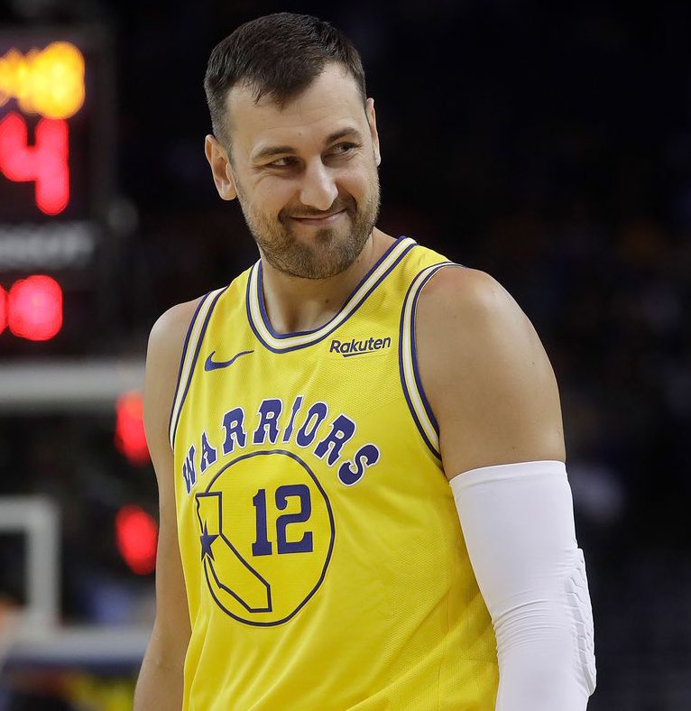 LegionHoops's tweet photo. Andrew Bogut:

“I heard Matthew Dellavedova is being considered to sign with the Sacramento Kings. Mike Brown loves him. I have a feeling they might bring him in. They need someone that’s a pro every day.” 

(via @RogueBoguesPod) https://t.co/iTRzIId2Vh