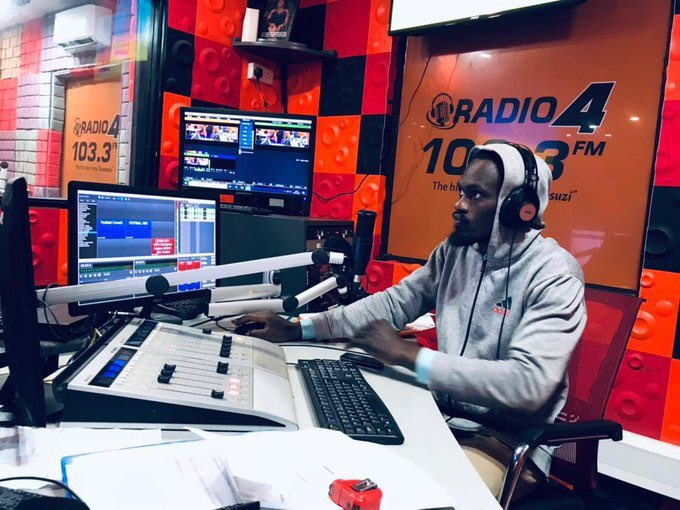 Radio4UG's tweet photo. You have all the time today to ask questions in the #ExtraTimeSports with @SulaKigongo.
We shall basically have an interactive show starting at 12am up to 1am.
Tune in!!
#Radio4UG https://t.co/eiCaXYOa9g