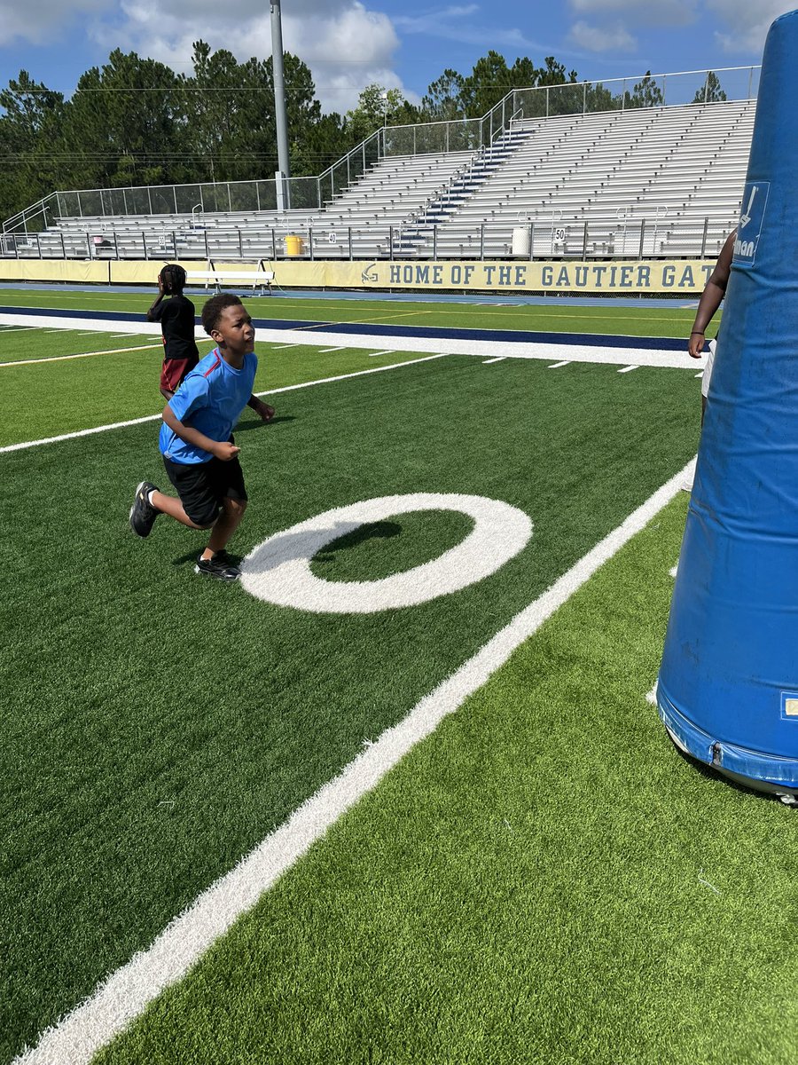 GautierFB's tweet photo. AWESOME CAMP TODAY. Huge shout out to Gautier recreation and GHS football team. #futuresobright #gatefamily @GautierHigh @Coastfootball @TheJeffTakeWXXV @MDuganWLOX https://t.co/cVJ7Rm3SAG