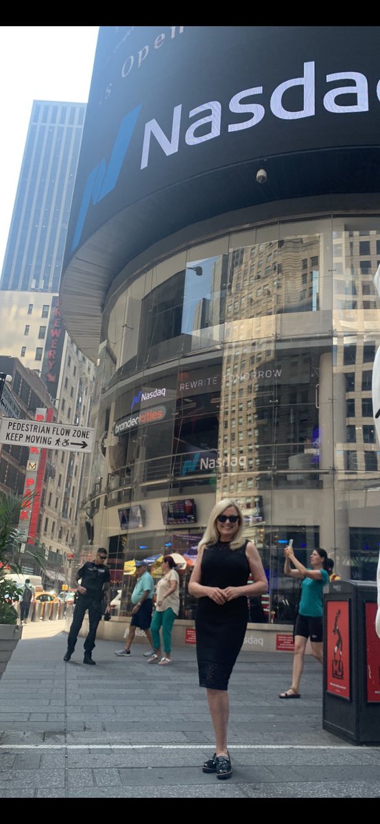 MonicaMalpass's tweet photo. 2 million viewers across 80 TV markets!! Anchoring at the Nasdaq is fun but busy! It’s definitely a team effort &amp; my colleagues are terrific! Thanks Jane, Bob, Steve, Jim &amp; everyone. Plus everyone at the stations &amp; the best viewers, of course! #NASDAQ #business https://t.co/4DdelFBZo2