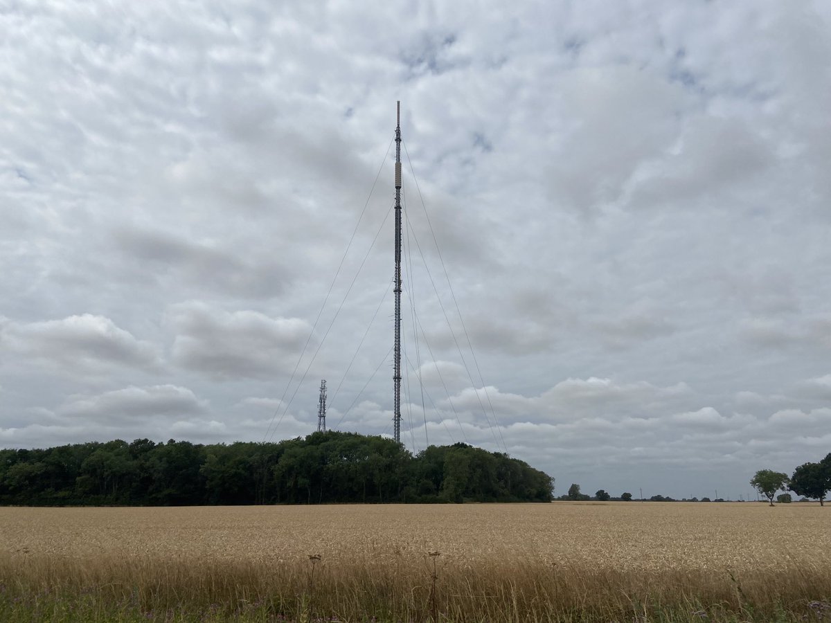 Kittywitches's tweet photo. This is the Tacolneston transmitter, a homely mast that can be seen miles away. We know we are getting nearer home when it s pikes the horizon. This time we were close and on our bikes. #NorfolkPlaces #LoveNorfolk #CreativeAgeing #AgeJoyfully https://t.co/TOQ7ze7FTb