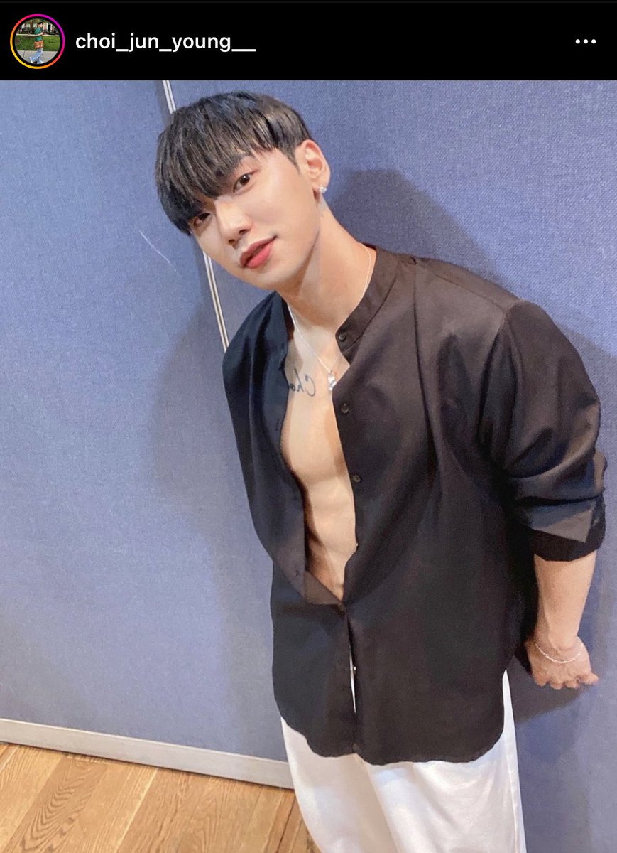 aprillynn_20's tweet photo. OMGGG Y’ALL THIS THIS THE BACK UP DANCER THAT GOT HIS SHIRT RIPPED AT THE MONSTA X CONCERT👀😍 SO HAPPY IT WAS MY CONCERT IN ATLANTA😳 @IeIeluv @secndhndlndry #MONSTAXUSTOUR https://t.co/Tg3GHmkBGN