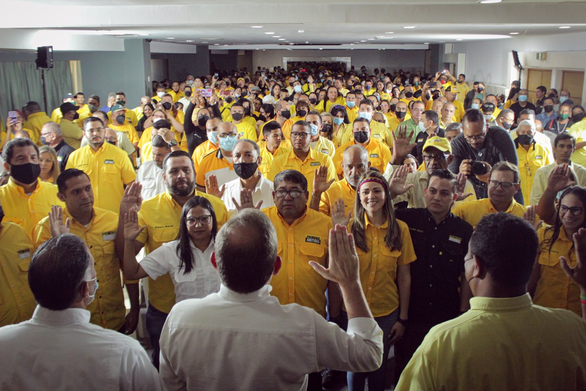 JuanPGuanipa's tweet photo. Acompañamos a la nueva dirigencia de @Pr1meroJusticia en el estado de Zulia en su juramentación, tras la elección de base del pasado 9 de julio.

A ellos les deseo el mejor de los éxitos para seguir luchando por la libertad y la democracia de Venezuela. https://t.co/4XOKLegWJp