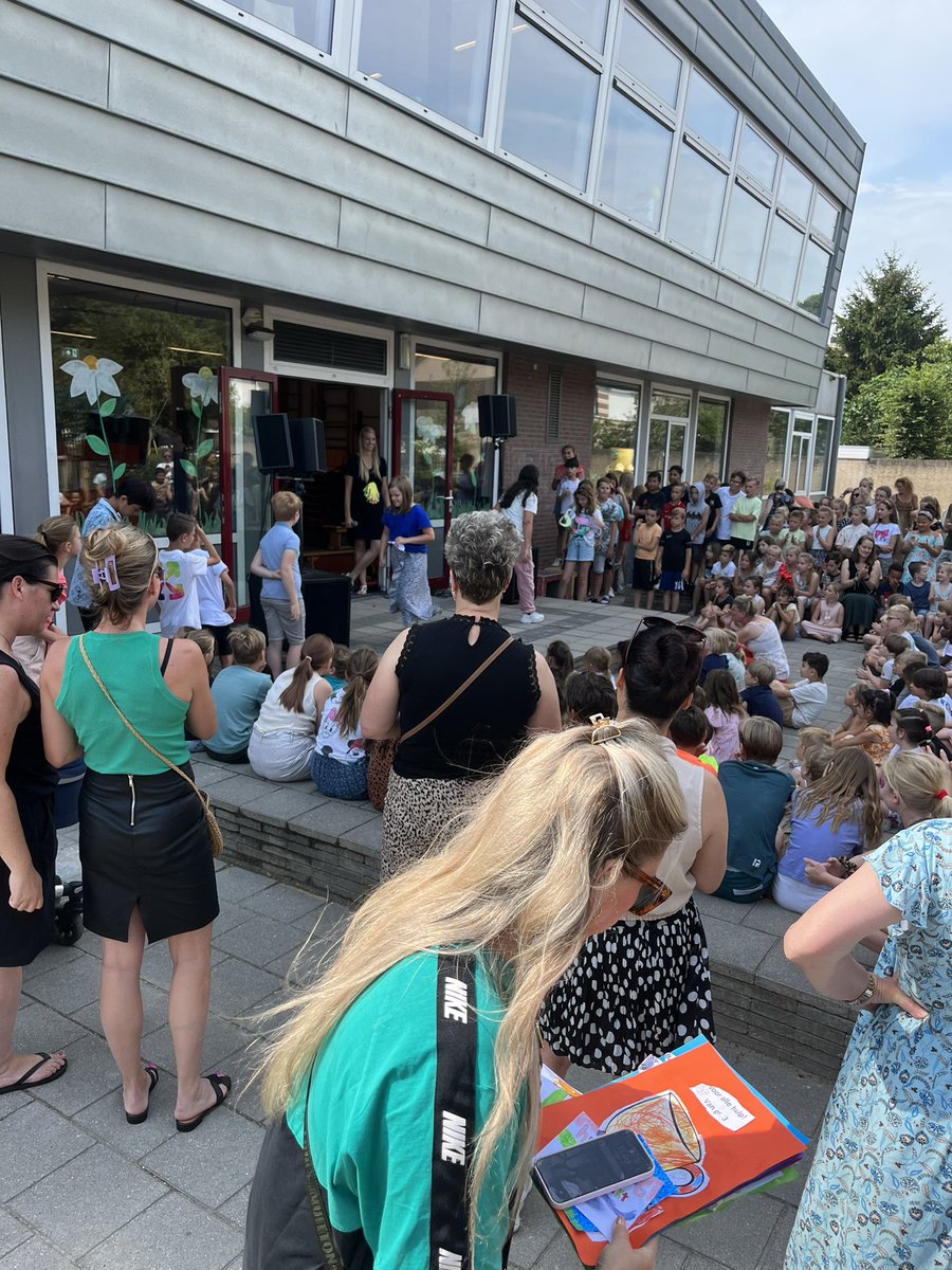Dag groep 8! Na 8 pracht jaren gaan jullie verder. Hoe mooi is dat, heel veel plezier en groei op jullie nieuwe scholen. <a href="/BSPiusX/">BS Pius X</a> @SAAMscholen