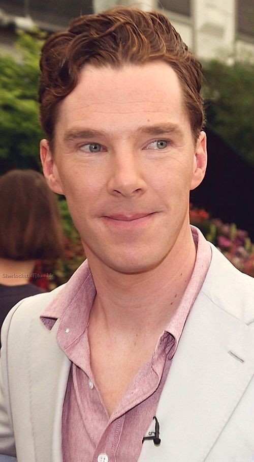 benedicumberba's tweet photo. Benedict de rosa isso já é outro mundo
#BenedictCumberbatch https://t.co/jPQmRKP6c8
