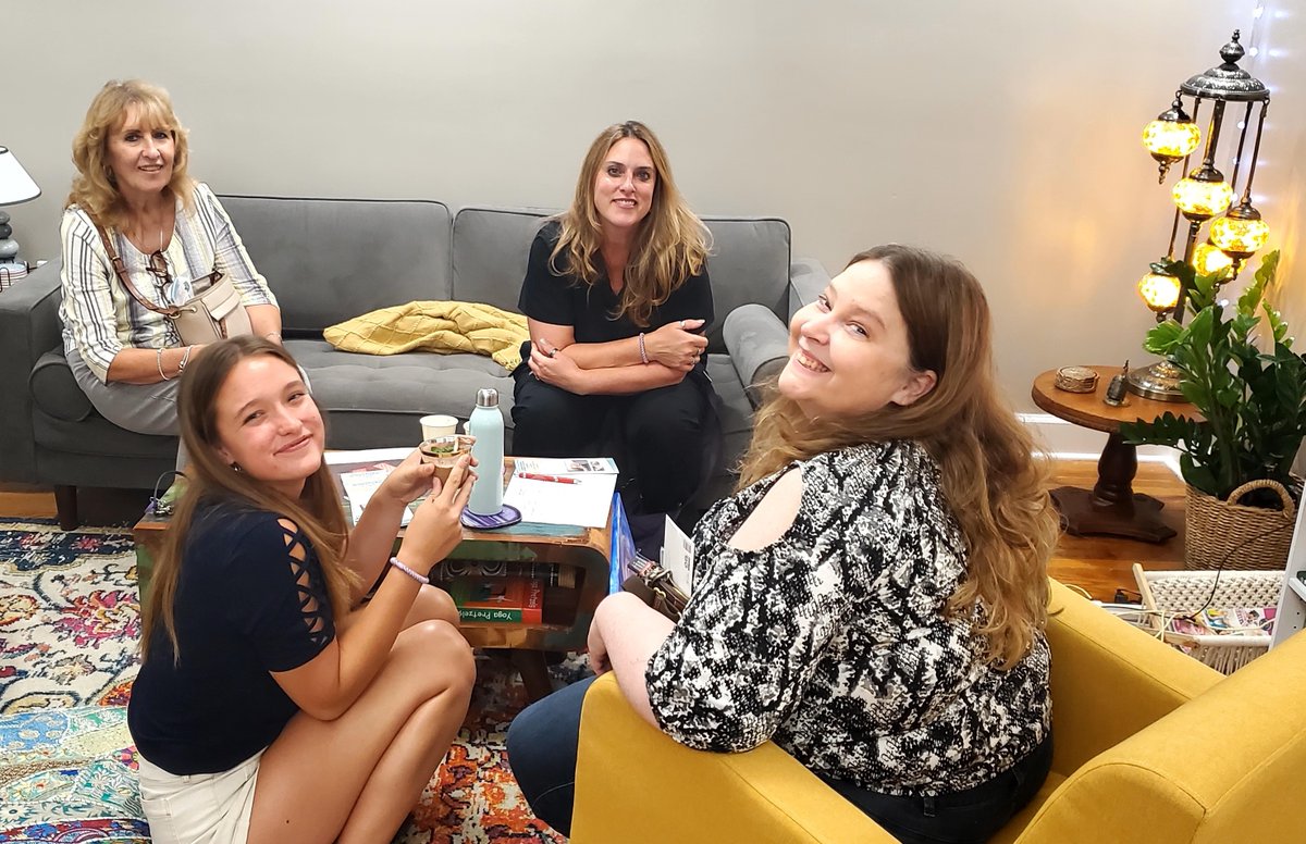 SpiritWellSL's tweet image. Tonight 6-8PM - Time to recharge your soul batteries! ⚡️ Join us in our cozy lounge for "Tonics, Tea Leaves &amp;amp; Tarot"  AND a Q&amp;amp;A featuring Spirit Well co-founder &amp;amp; QHHT Practitioner, Tracey Etelson. @traceyetelsonqhht
#spiritwell #healthisthenewhigh #consciouscommunity