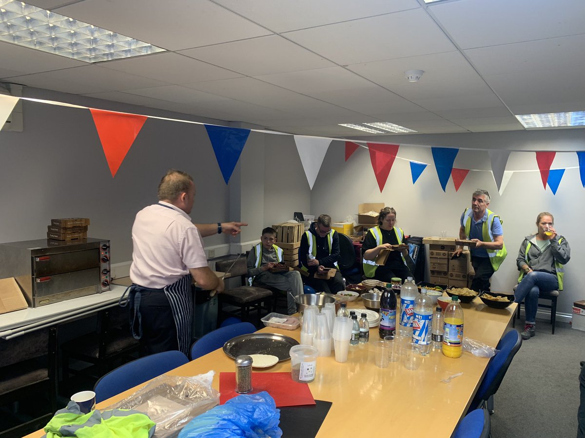 RalphLivesey's tweet photo. Pizza and Pop for our hardworking night team tonight. Thanks to Steve Wood from Pizza Plus for taking time to be the chef for the evening #nightshift #pizzaplus https://t.co/qTWbdRxVQu