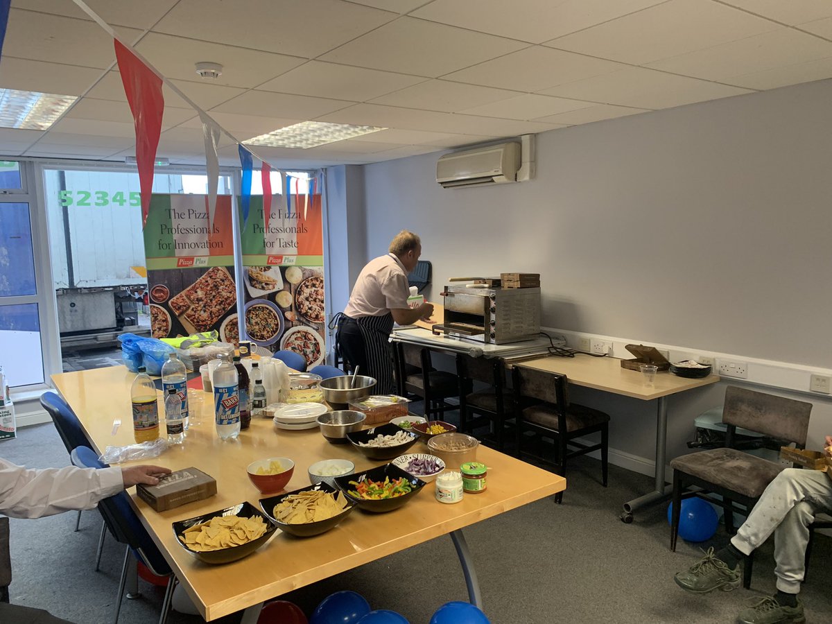 RalphLivesey's tweet photo. Pizza and Pop for our hardworking night team tonight. Thanks to Steve Wood from Pizza Plus for taking time to be the chef for the evening #nightshift #pizzaplus https://t.co/qTWbdRxVQu