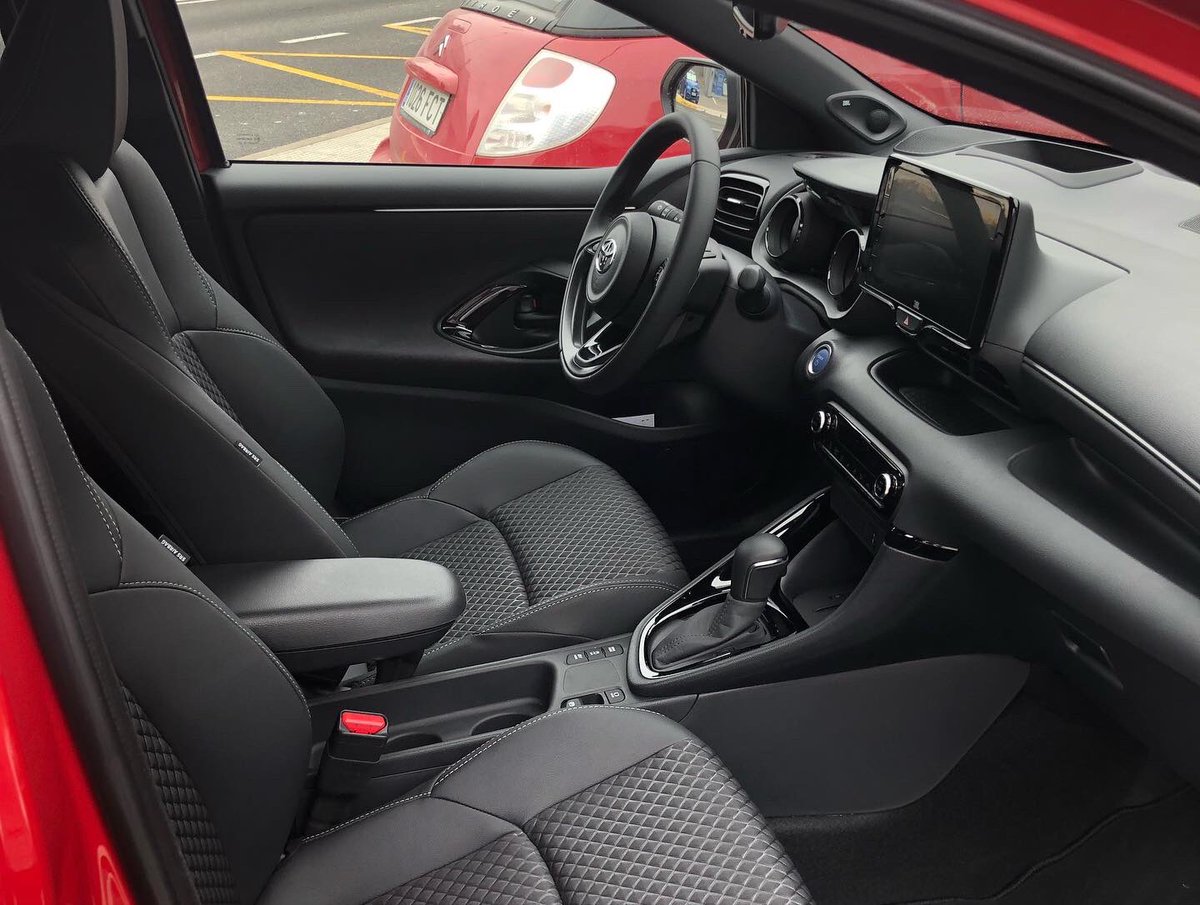 MotorPias_of's tweet photo. Llega nuestra primera prueba. 
La unidad probada a sido un @Toyota_Esp Yaris Hybrid, con el motor 120H de 116 CV y en el acabado Style . 
Gracias al concesionario @ToyotaNipocar , por dejarnos a ver realizado la prueba.
Toda la información en la web. 
#toyota #toyotaespaña https://t.co/z2OD4G7knY