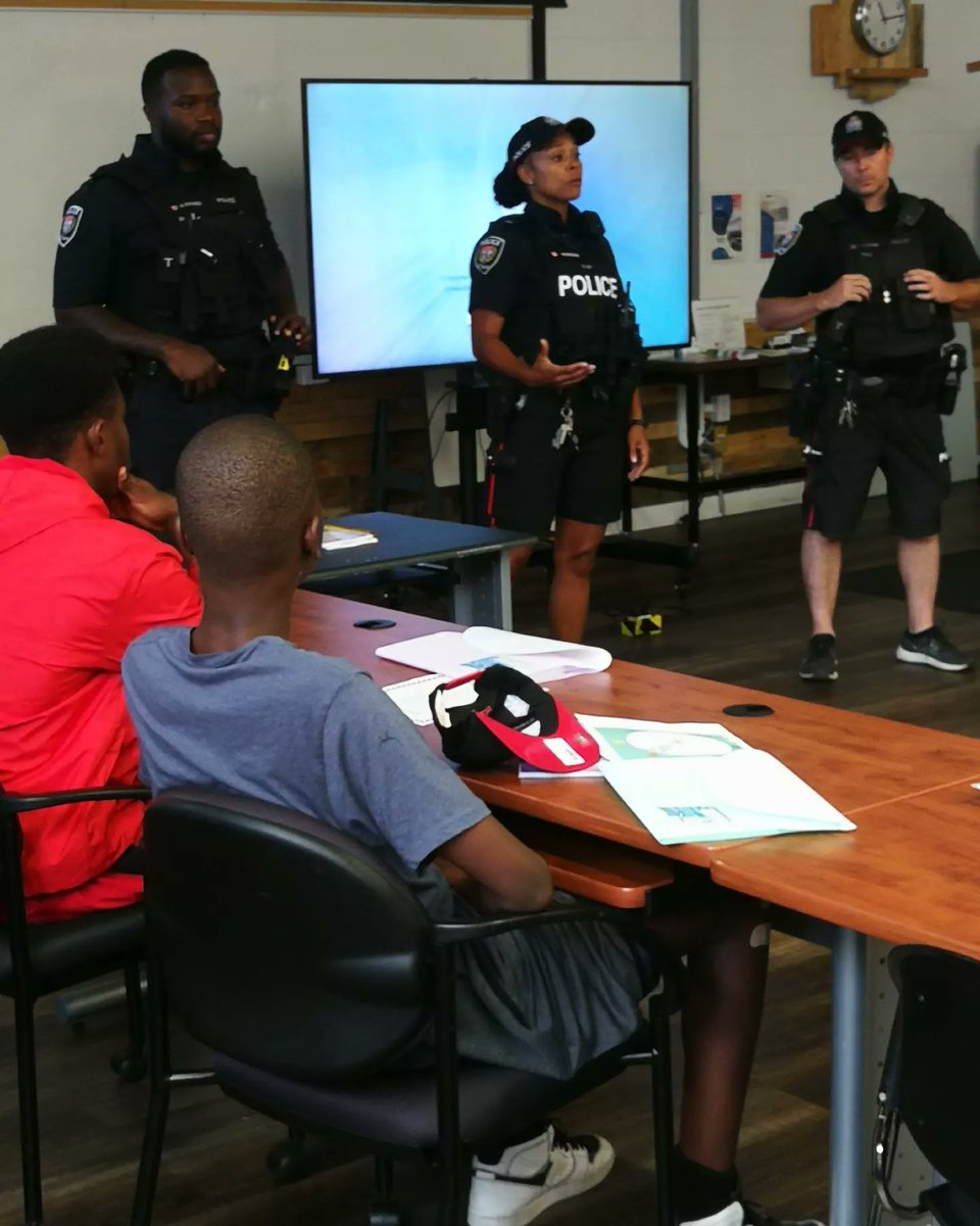 scwottawa's tweet photo. Day 2 of the Summer Youth Workshops was phenomenal, with Valerie Akujobi - Family/Real Estate Lawyer - and Officer Madden and her team joining us! It was a day filled with learning around Black Lives Matter, law enforcement, and so much more!
@OttawapoliceNRT https://t.co/UCcEcoITpR