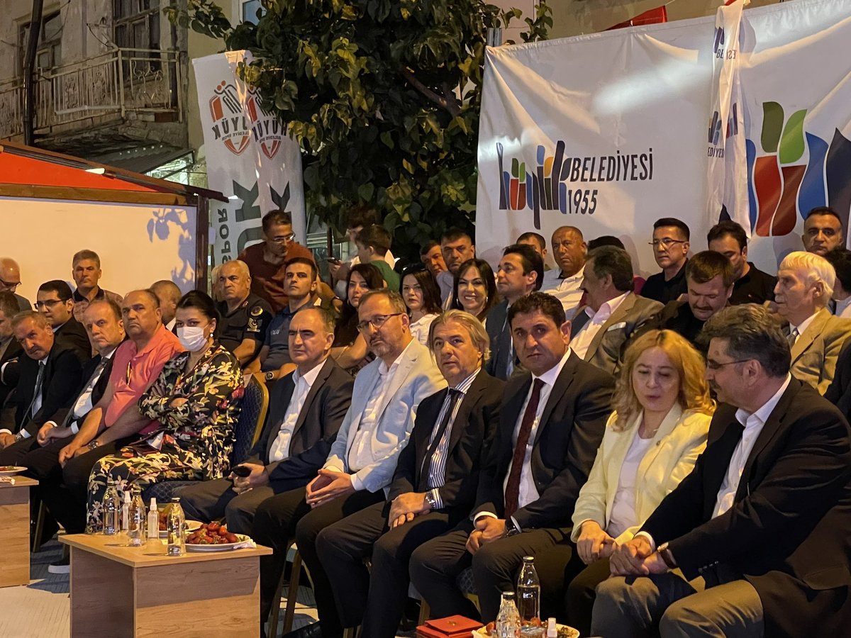 Gençlik ve Spor Bakanımız Mehmet <a href="/kasapoglu/">Dr. Mehmet Kasapoğlu</a> ve Kültür ve Turizm Bakan Yardımcımız <a href="/AhmetMisbah/">Ahmet Misbah Demircan</a> Demircan’ın açılışına katıldığı 165 sanatçı ile Anadolu’nun en büyük Kültür Sanat Festivali başladı.

Böylesi güzel bir etkinlik için tebrikler <a href="/mcigdem42/">mehmet çiğdem</a> 

#HüyükteFestivalBaşladı