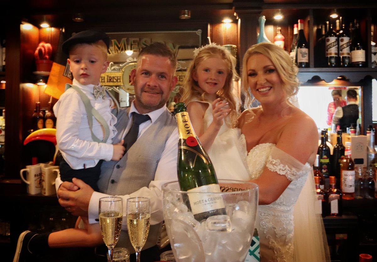StevieCahill's tweet photo. 📸Congrats Robbie &amp; Linda. Thanks for choosing us to cover your big day 🥂
@DDelaneyPhoto https://t.co/AgebDPLkDw
