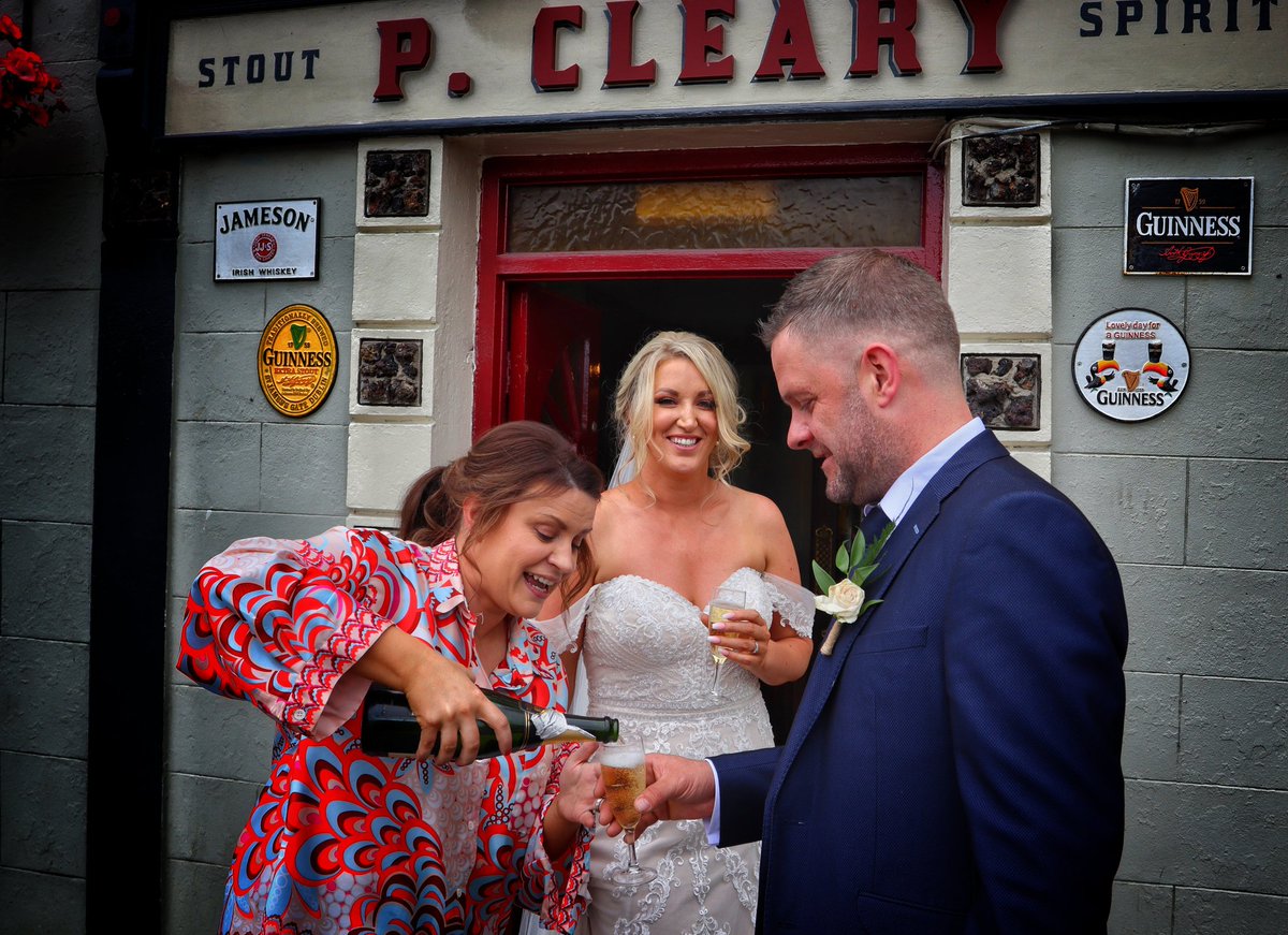 StevieCahill's tweet photo. 📸Congrats Robbie &amp; Linda. Thanks for choosing us to cover your big day 🥂
@DDelaneyPhoto https://t.co/AgebDPLkDw