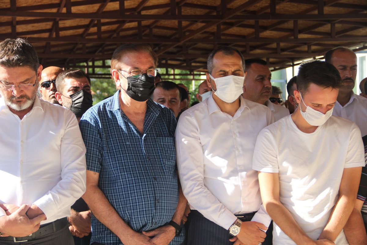 M_turkdogan's tweet photo. #Gündoğmuş İlçe Başkanımız Hasan Hüseyin Kıldan’ı son yolculuğuna uğurladık. Merhum Başkanımızın ruhu şad, mekanı cennet olsun. Ailesinin sevenlerinin ve camiamızın başı sağolsun. https://t.co/ohQMVWQ8hj