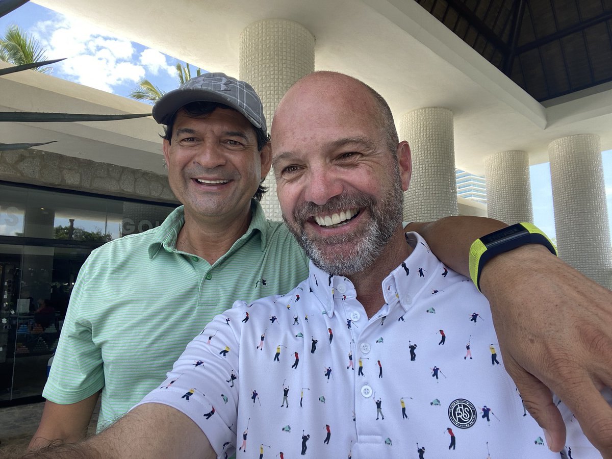 GarciaPosti's tweet photo. Dos Dioses, bueno, uno más que otro. Obvio Saturnino Cardozo, crack!!!! https://t.co/Cz2MumdCnx