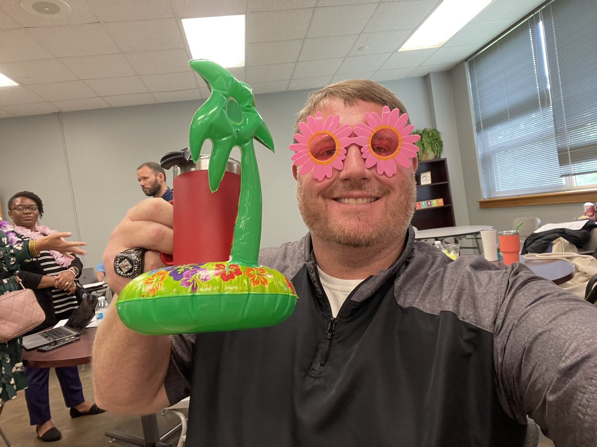 shanerodgers73's tweet photo. Had a great time at our admin PD! Here’s to year #19!!! #adminselfie https://t.co/QTHBEN1VgK