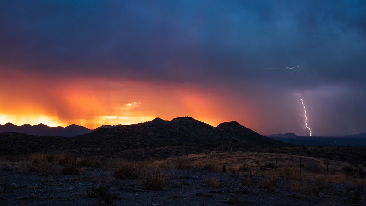 GarbePreston's tweet photo. The beauty of sunsets and lightning. I certainly wish the lightning that we had was closer towards the fiery rains but it was still a cool sight regardless. #StormHour #AZwx #monsoon #Weather #Photography #Nature #SouthwestUSA #NorthAmericanMonsoon #Clouds #Sunsets #Sunset_wx https://t.co/0OfhZNlq3E