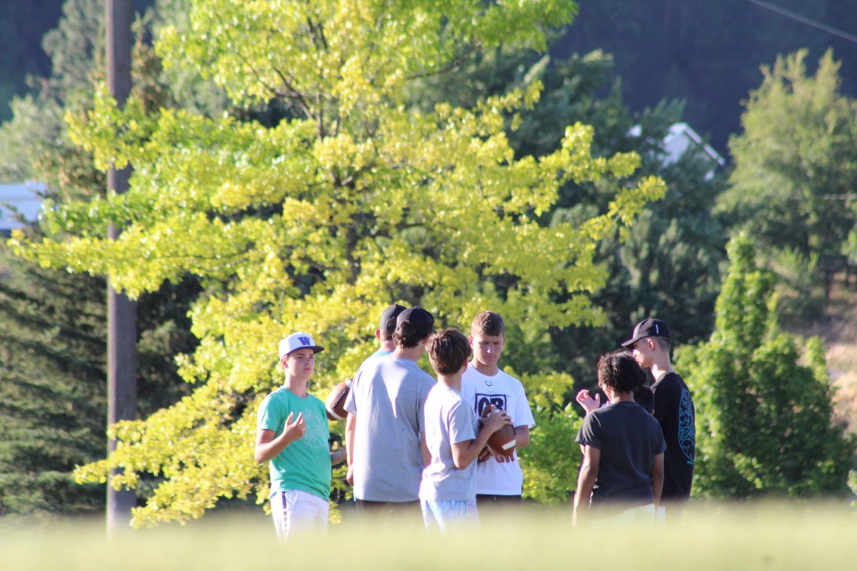 Youth Flight School • Session #4

Love having our older QBs out to help with Flight School. Huge s/o to <a href="/Sam_Coffin11/">Sam Coffin</a> &amp; <a href="/peyton_hillman/">Peyton Hillman</a>  for putting in the work and mentoring the younger QBs both on the field and during our whiteboard talk.