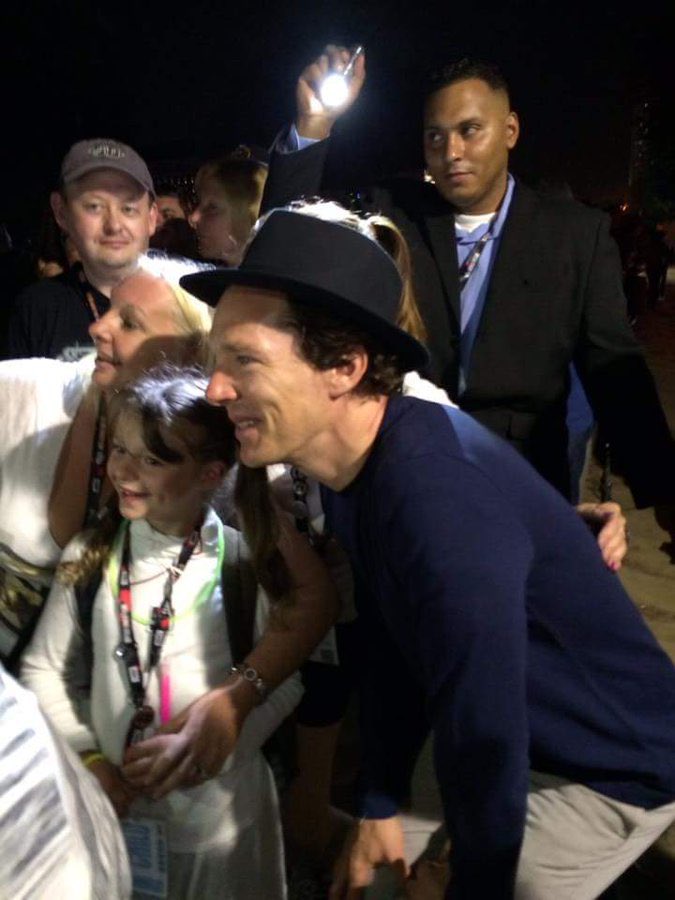 Yassammez's tweet photo. 6y ago in 2016, Benedict surprised the nightly Hall H queue at #SDCC and took pics with loads of overjoyed fans waiting. 🥰 https://t.co/3BzEx6tlqN