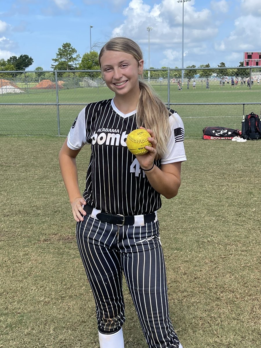 bombers_ms's tweet photo. Kennedy Childers hit a 3-run HR this morning to help lead the Bombers to a gritty 8-5 win over Hitting Center 07 14u. @TKNIGHT11 @Los_Stuff @LegacyLegendsS1 @TopPreps @SoftballDown @D1Uncommitted #BomberNation #Bombers https://t.co/BFg1ZtjrfX