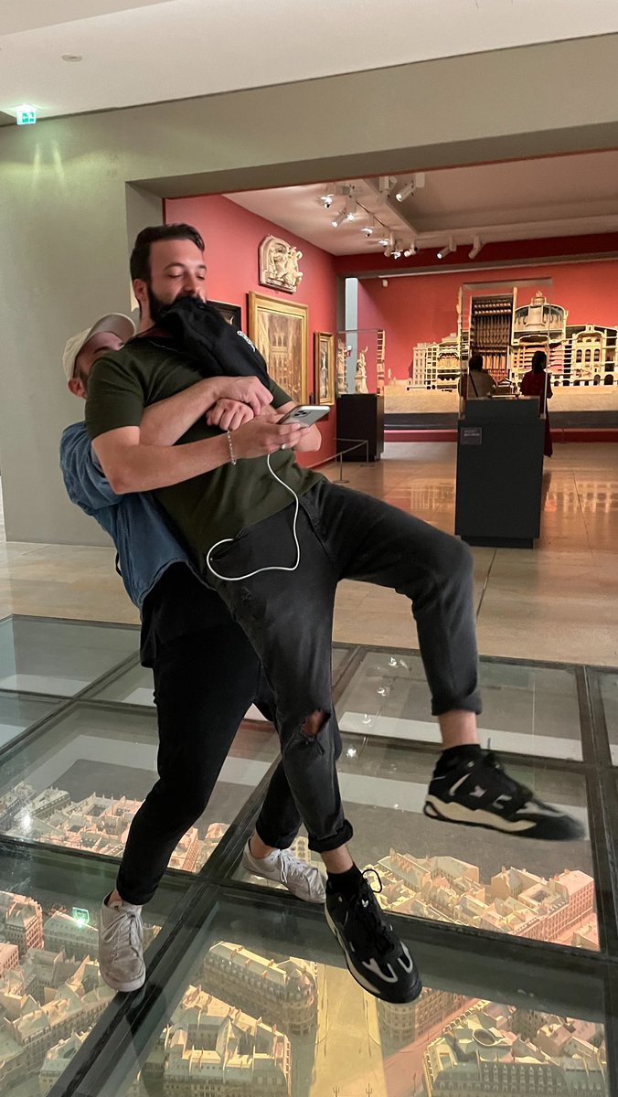 Instagram vs Reality

(channeling <a href="/DrifterShoots/">Drift</a> at Musée d'Orsay)