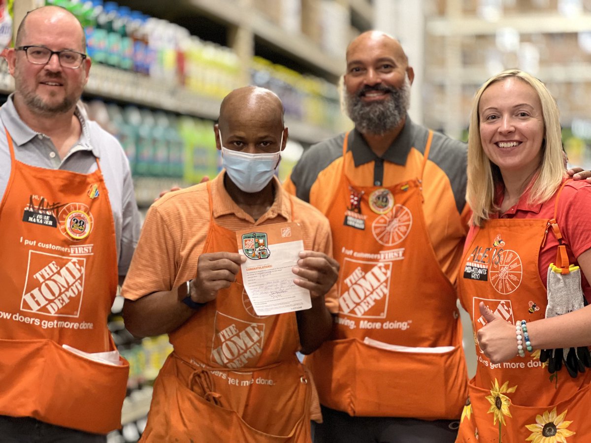 Superstar ⭐️🌟 D28 Associate Tyrone @THD4112 The BLVD #Philly was recognized today during the DDW for driving high Standards and In Stock! #LivingOurValues looks Amazing 👀 ⁦@Alexis_3323⁩ ⁦@MattWichner⁩