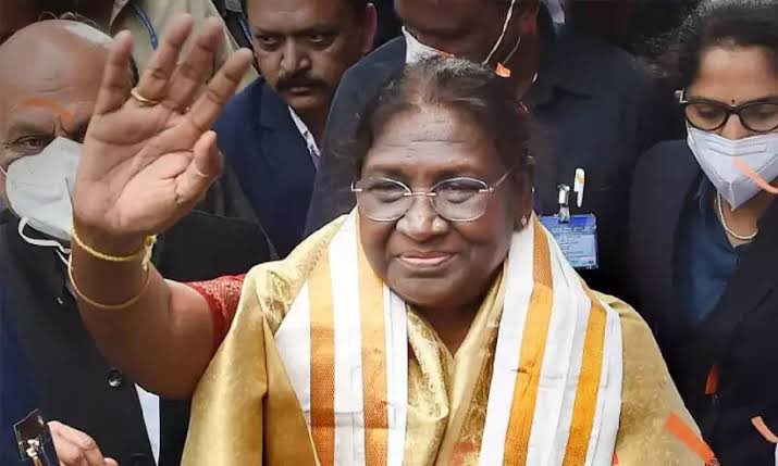 PanickarS's tweet photo. Congratulations Smt #DroupadiMurmu on being elected as the 15th President of India! 🇮🇳 https://t.co/2qIdeMx2LS