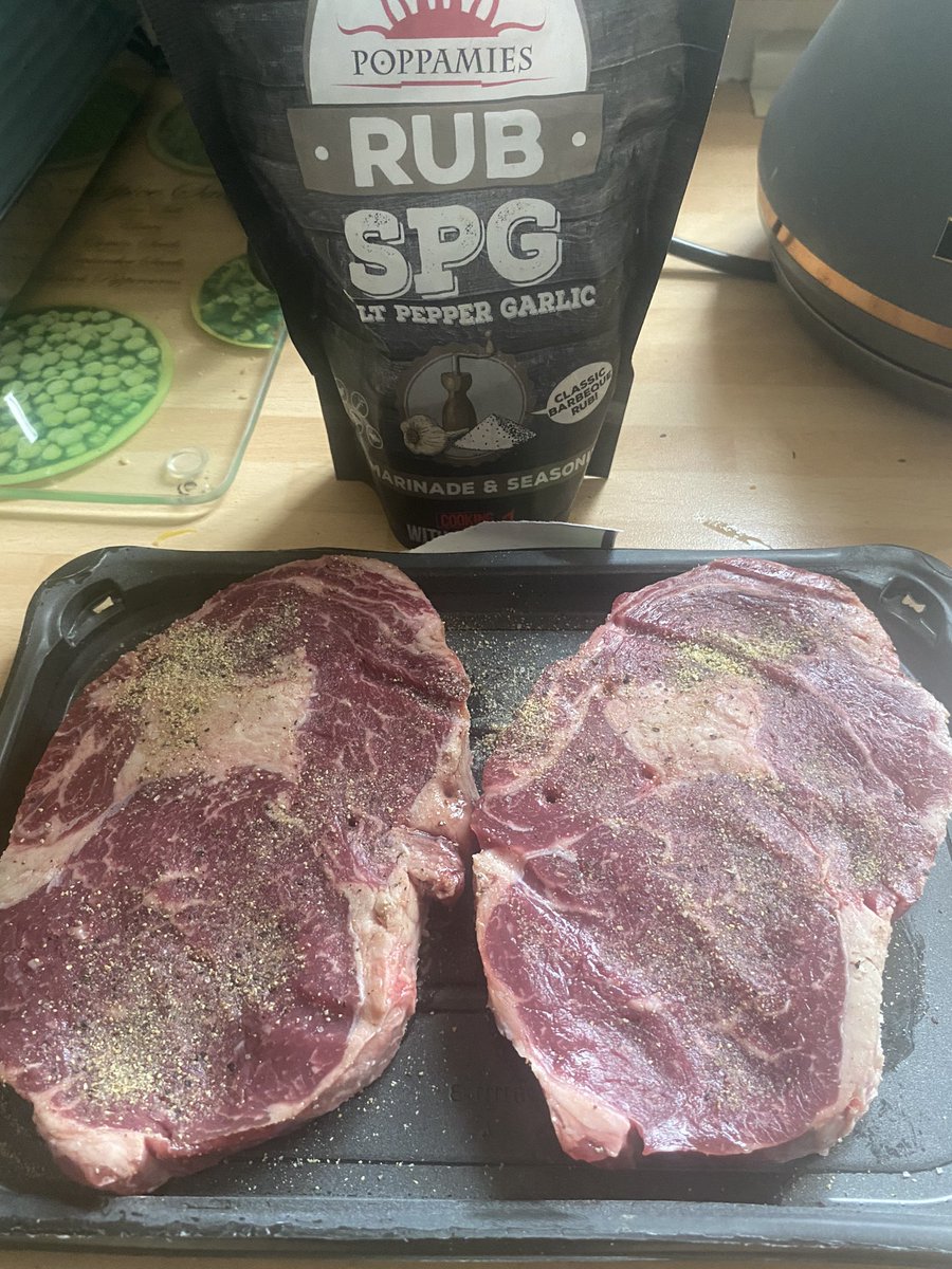 jonkelly31's tweet photo. Ribeyes with sweet potato fries and grilled mushrooms&amp;onions.. tad bit over cooked but very juicy and very tasty 🔥🔥🔥
#kamadobono #steak #bbq #bbqfam #twitterbbq #bbqfoodies #cookingoverfire https://t.co/7rGe7YOJIp