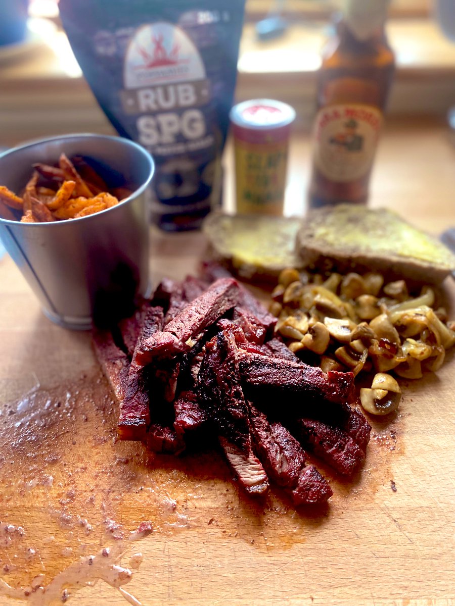 jonkelly31's tweet photo. Ribeyes with sweet potato fries and grilled mushrooms&amp;onions.. tad bit over cooked but very juicy and very tasty 🔥🔥🔥
#kamadobono #steak #bbq #bbqfam #twitterbbq #bbqfoodies #cookingoverfire https://t.co/7rGe7YOJIp